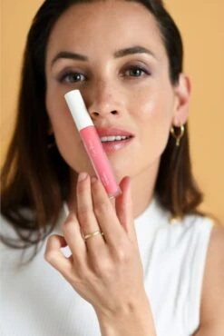 Ere Perez Mango Lip Honey 8 Ere Perez Mango Lip Honey -Estée Lauder Boutique ere perez mango lip honey brillant a levres nourrissant a lhuile de mangue 1