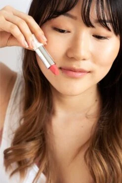 Ere Perez Wild Pansy -Estée Lauder Boutique ere perez wild pansy baume a levres teinte 2