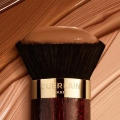 GUERLAIN Parure Gold Skin Kabuki Brush 7 GUERLAIN Parure Gold Skin Kabuki Brush -Estée Lauder Boutique guerlain parure gold skin kabuki brush pinceau kabuki fond de teint 1