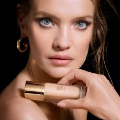 GUERLAIN Parure Gold Skin Kabuki Brush 9 GUERLAIN Parure Gold Skin Kabuki Brush -Estée Lauder Boutique guerlain parure gold skin kabuki brush pinceau kabuki fond de teint 3