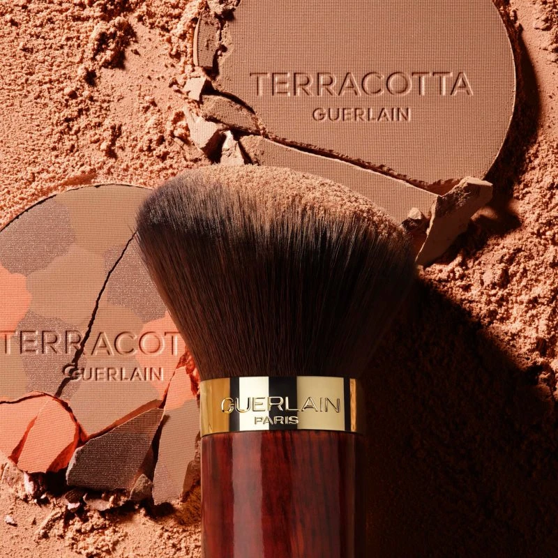 GUERLAIN Terracotta Light Powder Brush 4 GUERLAIN Terracotta Light Powder Brush – Image 2