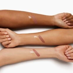 MAC Cosmetics Holiday Winter's Kiss Mini Lip Duo 7 MAC Cosmetics Holiday Winter's Kiss Mini Lip Duo -Estée Lauder Boutique mac cosmetics holiday winters kiss mini lip duo coffret cadeau neutral teinte 2