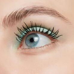 MAC Cosmetics Lash Dry Shampoo Mascara Refresher -Estée Lauder Boutique mac cosmetics lash dry shampoo mascara refresher rafraichisseur de mascara a effet shampoing sec pour des cils volumises et separes 6