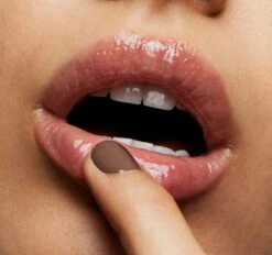 MAC Cosmetics Lipglass Clear 9 MAC Cosmetics Lipglass Clear -Estée Lauder Boutique mac cosmetics lipglass clear brillant a levres 2