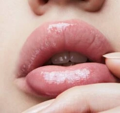 MAC Cosmetics Lipglass Clear 11 MAC Cosmetics Lipglass Clear -Estée Lauder Boutique mac cosmetics lipglass clear brillant a levres 4