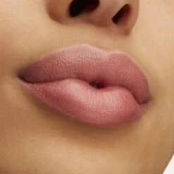 MAC Cosmetics Lustreglass Sheer-Shine Lipstick 9 MAC Cosmetics Lustreglass Sheer-Shine Lipstick -Estée Lauder Boutique mac cosmetics lustreglass sheer shine lipstick rouge a levres brillant 2