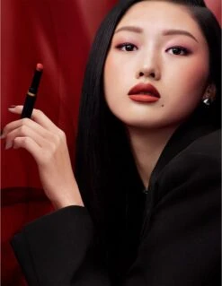 MAC Cosmetics Powder Kiss Velvet Blur Slim Stick 7 MAC Cosmetics Powder Kiss Velvet Blur Slim Stick -Estée Lauder Boutique mac cosmetics powder kiss velvet blur slim stick rouge a levres mat hydratant 1