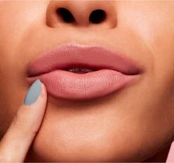 MAC Cosmetics Rethink Pink Matte Lipstick 11 MAC Cosmetics Rethink Pink Matte Lipstick -Estée Lauder Boutique mac cosmetics rethink pink matte lipstick rouge a levres effet mat 4