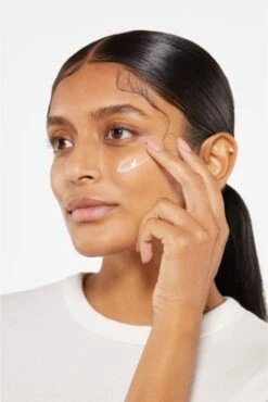 Smashbox Photo Finish Primerizer+ Hydrating Primer 13 Smashbox Photo Finish Primerizer+ Hydrating Primer -Estée Lauder Boutique smashbox photo finish primerizer hydrating primer base de teint hydratante 5