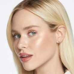 Smashbox X Becca Shimmering Skin Perfector Pressed Highlighter Mini 8 Smashbox X Becca Shimmering Skin Perfector Pressed Highlighter Mini -Estée Lauder Boutique smashbox x becca shimmering skin perfector pressed highlighter mini enlumineur 2