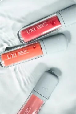 UXI BEAUTY Plumping Lip Gloss -Estée Lauder Boutique uxi beauty plumping lip gloss brillant a levres volumisant a lacide hyaluronique 2