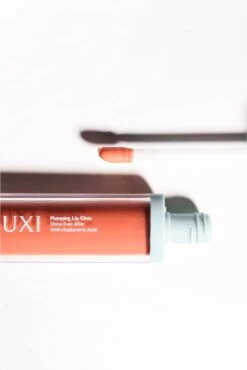 UXI BEAUTY Plumping Lip Gloss -Estée Lauder Boutique uxi beauty plumping lip gloss brillant a levres volumisant a lacide hyaluronique 3