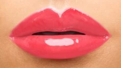 Yves Saint Laurent Vernis À Lèvres Vinyl Cream -Estée Lauder Boutique yves saint laurent vernis a levres vinyl cream brillant a levres texture cremeuse 1