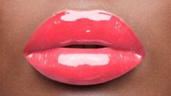 Yves Saint Laurent Vernis À Lèvres Vinyl Cream -Estée Lauder Boutique yves saint laurent vernis a levres vinyl cream brillant a levres texture cremeuse 2