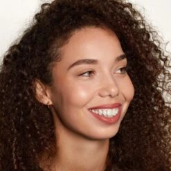 ZOEVA Velvet Love Matte Hyaluronic -Estée Lauder Boutique zoeva velvet love matte hyaluronic rouge a levres longue tenue a effet mat 2